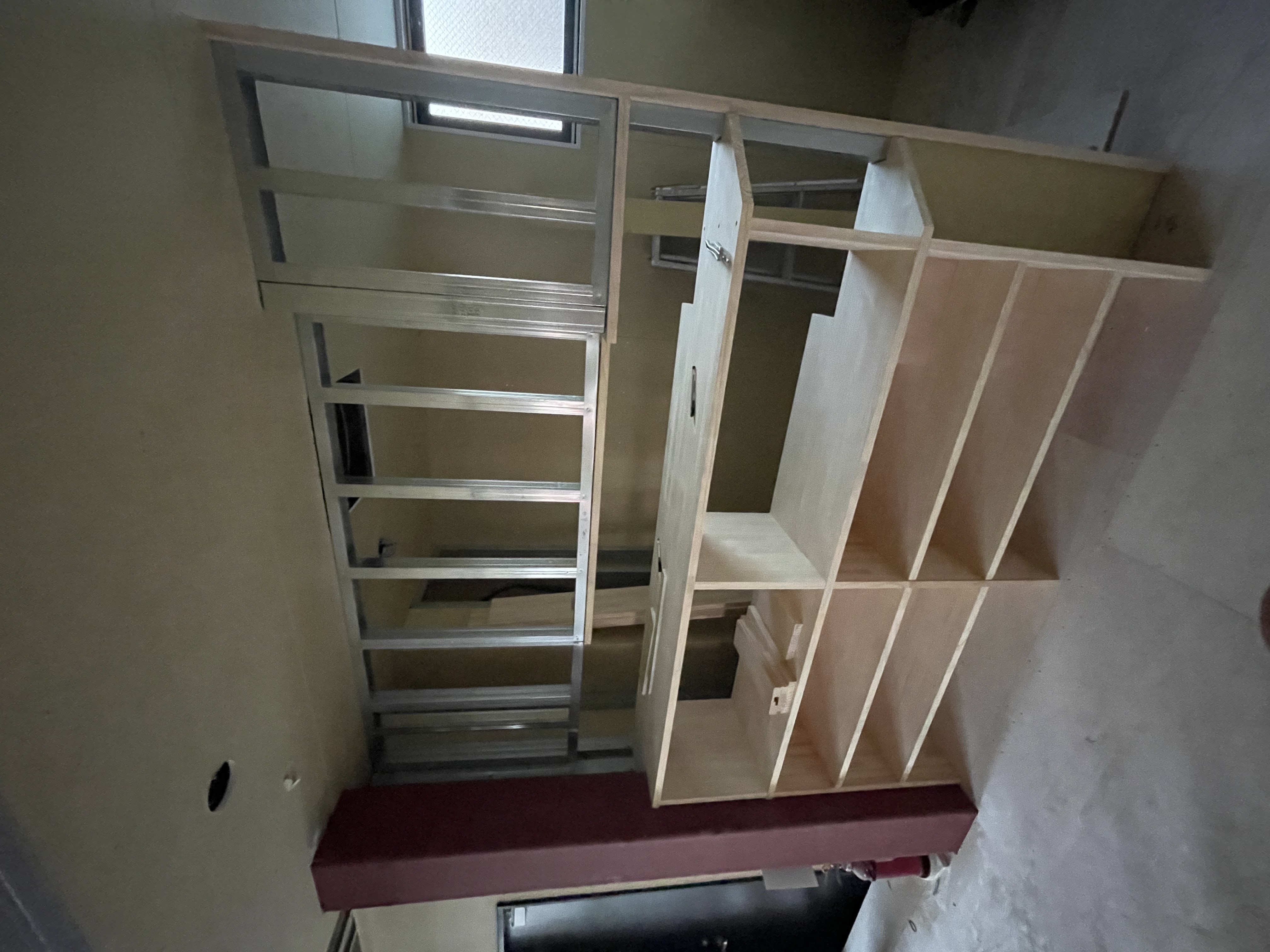 知立市の飲食店における軽天工事の様子